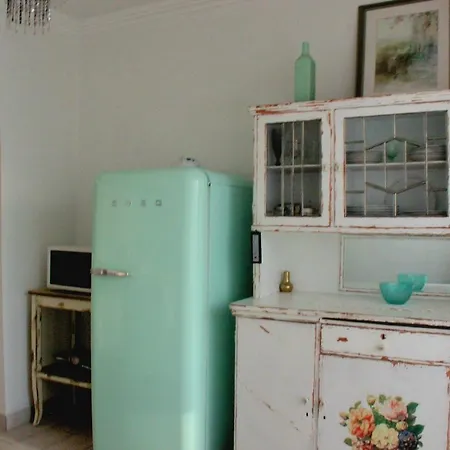 Apartment белые на жилянской *