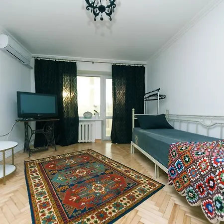 белые на жилянской Kyiv