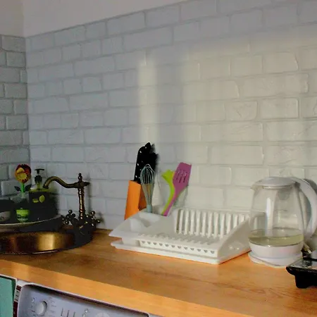 Apartment белые на жилянской